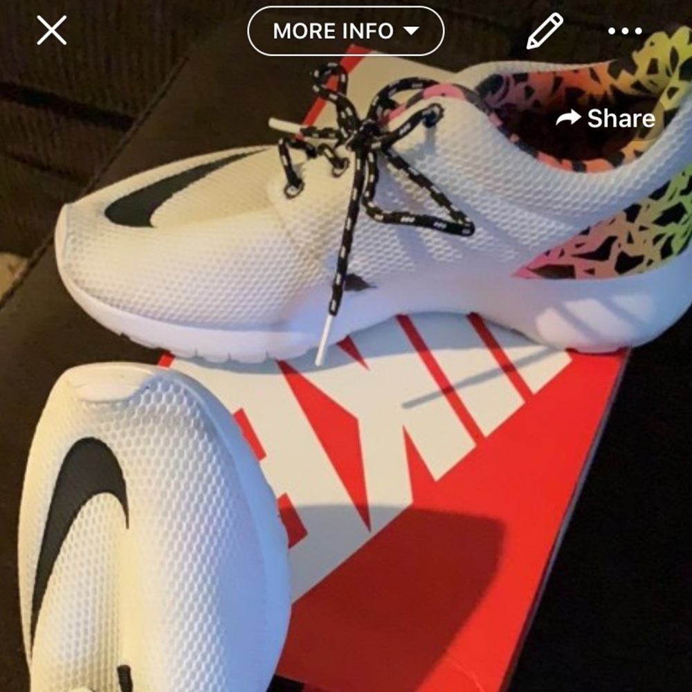 Nike Roshe Practically New!!! - Picture 2 of 2